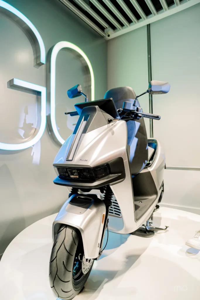 Gogoro Pulse, the latest release of Gogoro Philippines, is the world's first hyper electric scooter, boasting of advanced features and exceptional performance.